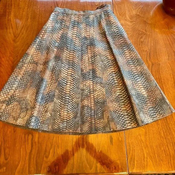 Prada Python A line skirt in size 42 Euro or 6US - Picture 6 of 7